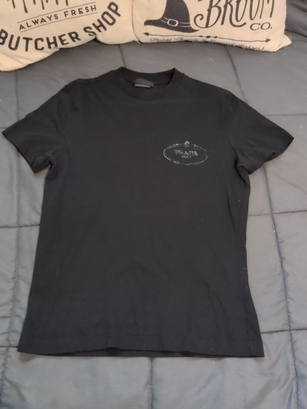 Authentic Prada Embroidered Black Short-Sleeve Logo Tee Size Small